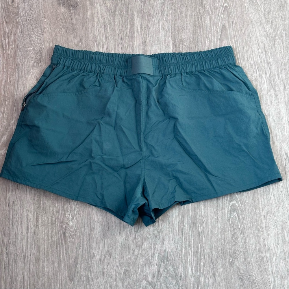 prAna | Women's ‘Wilderness’ Green Crossback Shorts | Size XL - NWT!